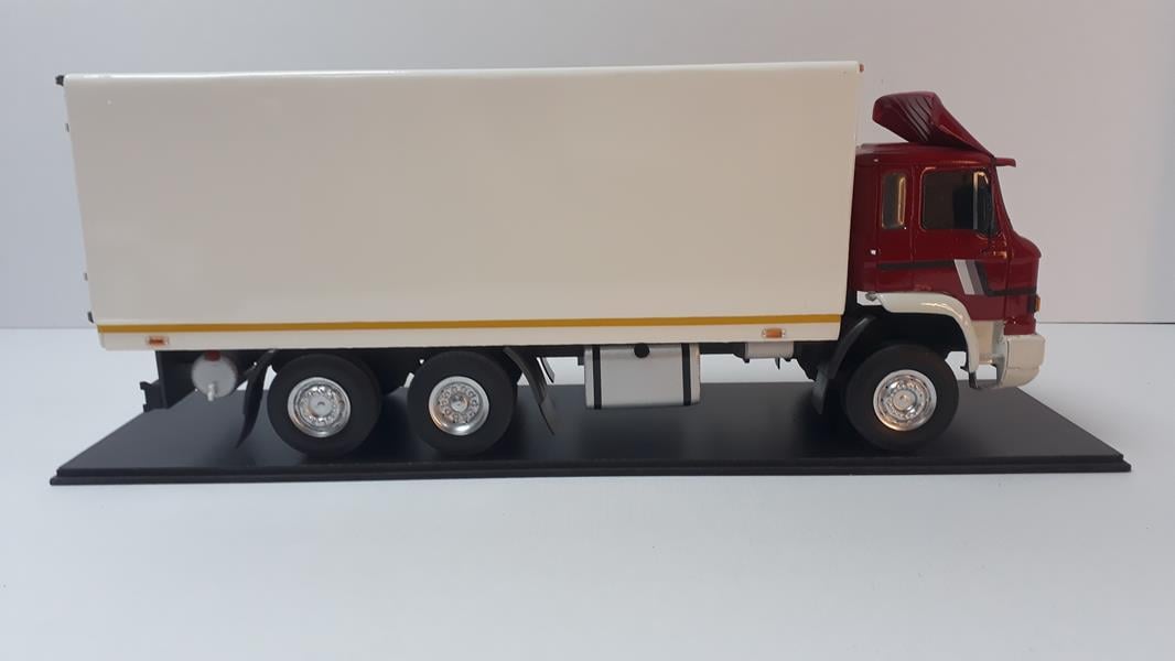 MAKET BOY:49-YÜKSEKLİK:20 CM 1:18 ÖLÇÜ BMC YAVUZ 180 KAPALI KASA KAMYON