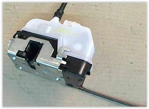 SAĞ ARKA KAPI KİLİDİ MEGANE2 4 FİŞLİ 8200212464