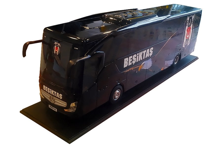 MAKET BOY:60-YÜKSEKLİK:18 CM 1:22 ÖLÇÜ MERCEDES TAKIM OTOBÜSÜ BEŞİKTAŞ