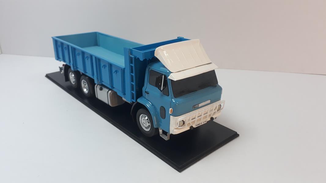 MAKET BOY:47-YÜKSEKLİK:16 CM 1:18 ÖLÇÜ FORD D-1210 KASALI KAMYON MAVİ BEYAZ PANJUR