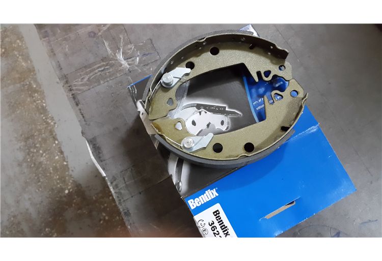 ARKA PABUÇLU BALATA TK (PERÇİNLİ) R12 / M131